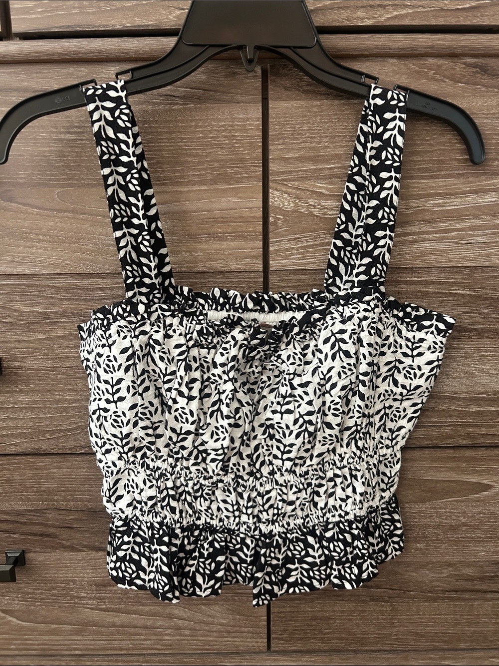 LOFT Black and White Leaf-Print Smocked Crop Top
